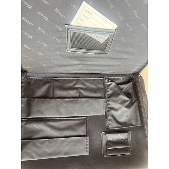 Sale!! Y2k Targus Laptop / Messenger Bag
16”x 12” x 4 aprox sale!! - Picture 6 of 17
